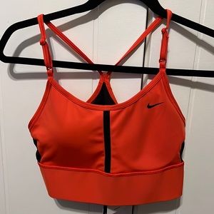 Women’s Nike new medium sports bra.